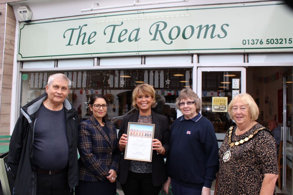 MP praises £1,000 success of Tea Rooms’ RNLI fundraising effort